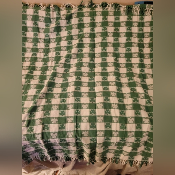 St Patricks Day Table Cloth and Napkins - Picture 3 of 6